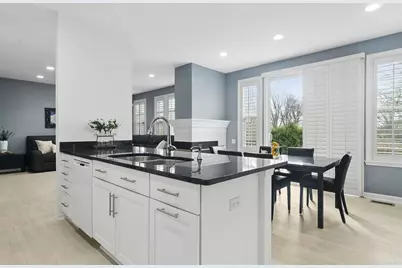 2248 Avalon Drive, Buffalo Grove, IL 60089 - Photo 8