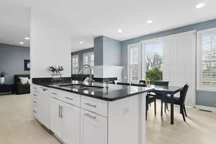 2248 Avalon Dr, Buffalo Grove, IL 60089 - Photo 8