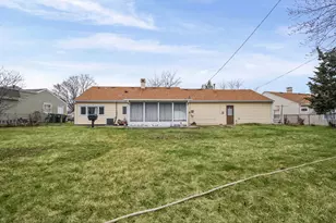 1013 Manor Dr, Streamwood, IL 60107 - Photo 24