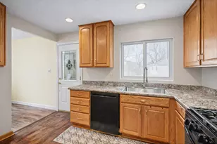 1013 Manor Dr, Streamwood, IL 60107 - Photo 8