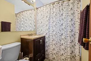 1013 Manor Dr, Streamwood, IL 60107 - Photo 18