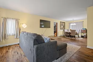 1013 Manor Dr, Streamwood, IL 60107 - Photo 4