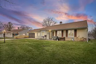 1013 Manor Dr, Streamwood, IL 60107 - Photo 1