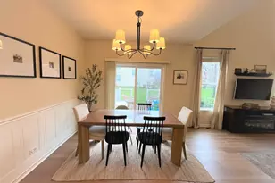 852 Beech Dr, Elgin, IL 60120 - Photo 6