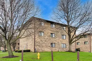 324 Klein Creek Ct, Carol Stream, IL 60188 - Photo 2