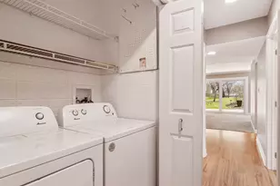 563 Woodview Rd, Lake Barrington, IL 60010 - Photo 16