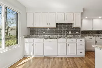 563 Woodview Road #D, Lake Barrington, IL 60010 - Photo 12