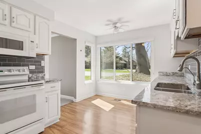 563 Woodview Road #D, Lake Barrington, IL 60010 - Photo 10