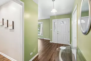 495 Kinkaid Ct, Des Plaines, IL 60016 - Photo 2
