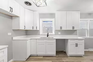 8139 S Exchange Ave, Chicago, IL 60617 - Photo 8