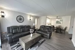 10561 Palos Pl, Palos Hills, IL 60465 - Photo 4