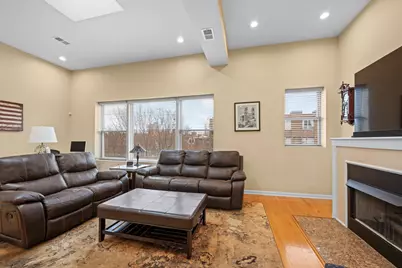 829 W Lawrence Avenue #3, Chicago, IL 60640 - Photo 2