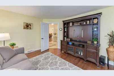 10S607 Glenn Drive, Burr Ridge, IL 60527 - Photo 8