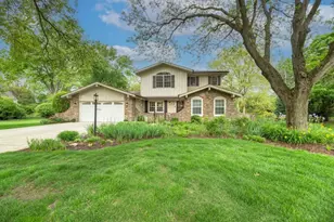 10S607 Glenn Dr, Burr Ridge, IL 60527 - Photo 1