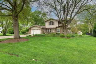 10S607 Glenn Dr, Burr Ridge, IL 60527 - Photo 2
