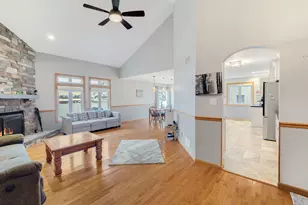 125 N Hamilton Dr, Grant Park, IL 60940 - Photo 2