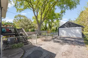 518 S Oakland Ave, Villa Park, IL 60181 - Photo 12
