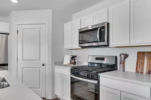 5760 Hunter Dr, Racine, WI 53406 - Photo 10