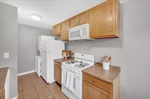485 James Ct, Glendale Heights, IL 60139 - Photo 6