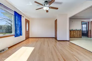 284 Washington Ave, Hampshire, IL 60140 - Photo 4