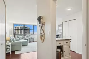 2700 N Hampden Ct, Chicago, IL 60614 - Photo 2