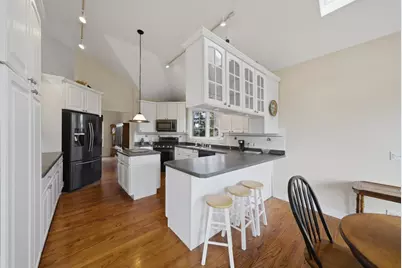 8839 S 83rd Avenue, Hickory Hills, IL 60457 - Photo 6