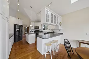 8839 S 83rd Ave, Hickory Hills, IL 60457 - Photo 6