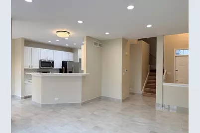 431 Pine Lake Circle, Vernon Hills, IL 60061 - Photo 4