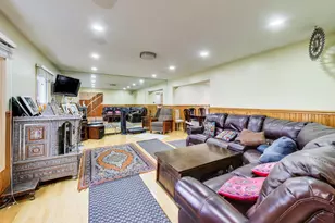 1021 Warwick Cir S, Hoffman Estates, IL 60169 - Photo 8