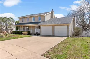 504 Augusta Dr, Chatham, IL 62629 - Photo 2