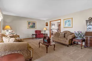 504 Augusta Dr, Chatham, IL 62629 - Photo 4