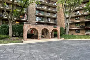 35 S Baybrook Dr, Palatine, IL 60074 - Photo 2