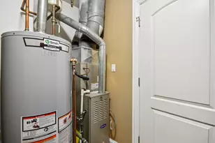 8218 Cobblestone Dr, Palos Hills, IL 60465 - Photo 16