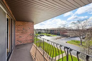 8218 Cobblestone Dr, Palos Hills, IL 60465 - Photo 4