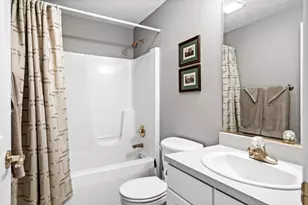 8 Sable Oaks Ct, Bloomington, IL 61704 - Photo 40