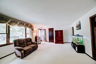 905 S 4th St, Watseka, IL 60970 - Photo 6