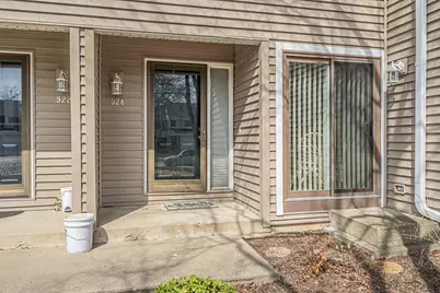 924 Hidden Lake Drive #924, Buffalo Grove, IL 60089 - Photo 2