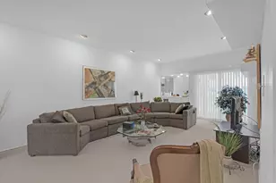 924 Hidden Lake Dr, Buffalo Grove, IL 60089 - Photo 8