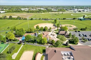 125 Chestnut Hills Cir, Burr Ridge, IL 60527 - Photo 24