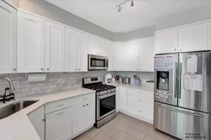 125 Chestnut Hills Cir, Burr Ridge, IL 60527 - Photo 6