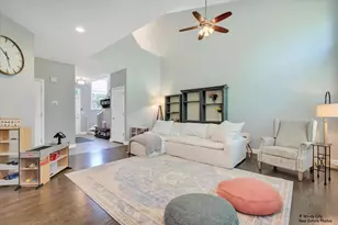 125 Chestnut Hills Cir, Burr Ridge, IL 60527 - Photo 10