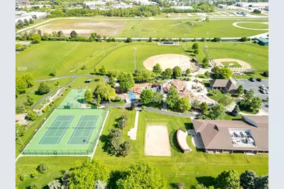 125 Chestnut Hills Circle, Burr Ridge, IL 60527 - Photo 4
