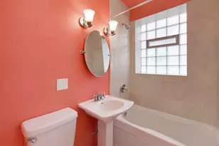 2000 W Greenleaf Ave, Chicago, IL 60645 - Photo 12