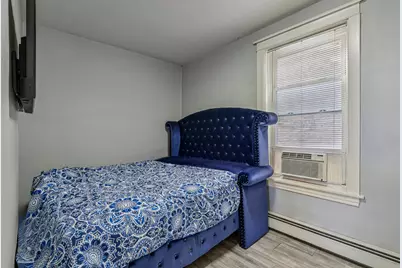 956 N Trumbull Avenue, Chicago, IL 60651 - Photo 14