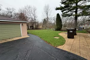 202 Hickory Rd, Oakwood Hills, IL 60013 - Photo 24