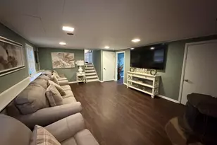 202 Hickory Rd, Oakwood Hills, IL 60013 - Photo 16