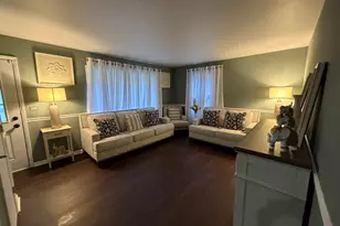 202 Hickory Rd, Oakwood Hills, IL 60013 - Photo 4