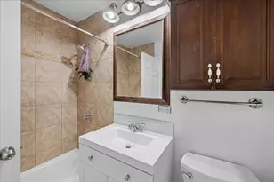 805 W Oakdale Ave, Chicago, IL 60657 - Photo 10