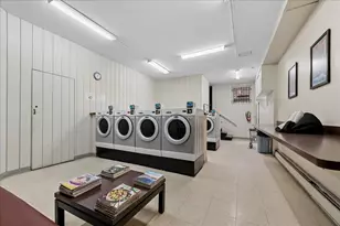 805 W Oakdale Ave, Chicago, IL 60657 - Photo 18