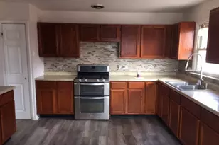 725 E 152nd St, Phoenix, IL 60426 - Photo 4